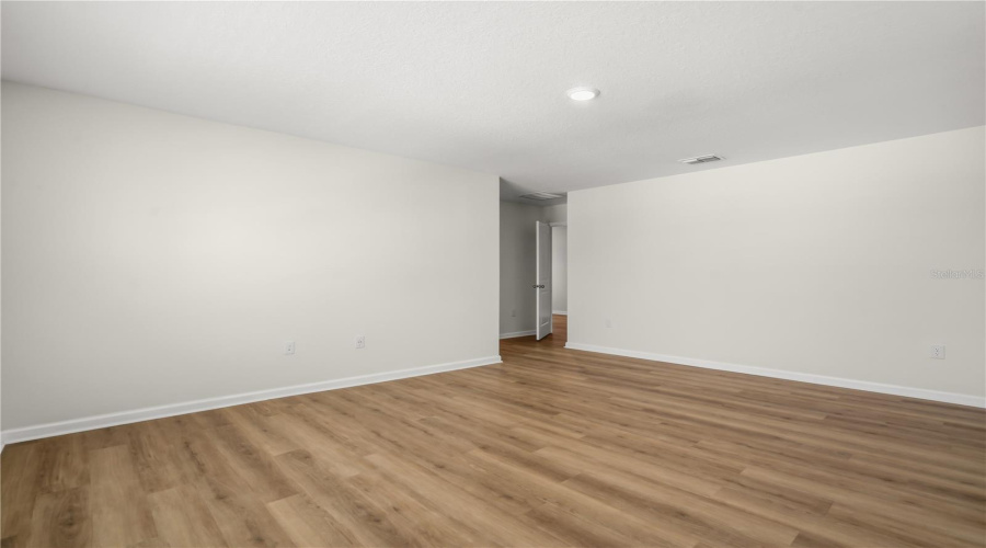 DAVENPORT, Florida 33837, 6 Bedrooms Bedrooms, ,3 BathroomsBathrooms,Residential,For Sale,WHITE WATER,0,MFRO6420169