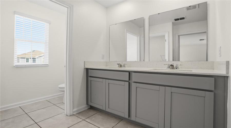DAVENPORT, Florida 33837, 6 Bedrooms Bedrooms, ,3 BathroomsBathrooms,Residential,For Sale,WHITE WATER,0,MFRO6420169