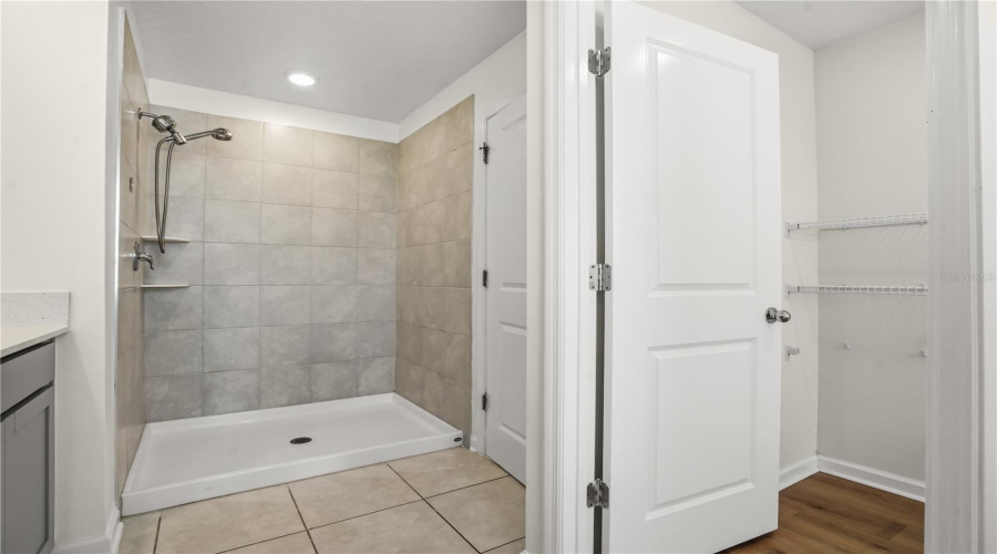 DAVENPORT, Florida 33837, 6 Bedrooms Bedrooms, ,3 BathroomsBathrooms,Residential,For Sale,WHITE WATER,0,MFRO6420169