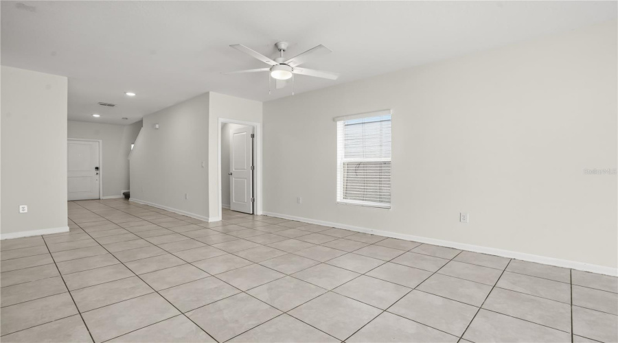 DAVENPORT, Florida 33837, 6 Bedrooms Bedrooms, ,3 BathroomsBathrooms,Residential,For Sale,WHITE WATER,0,MFRO6420169