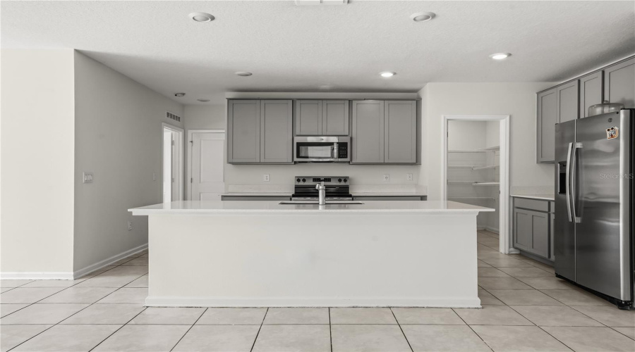 DAVENPORT, Florida 33837, 6 Bedrooms Bedrooms, ,3 BathroomsBathrooms,Residential,For Sale,WHITE WATER,0,MFRO6420169