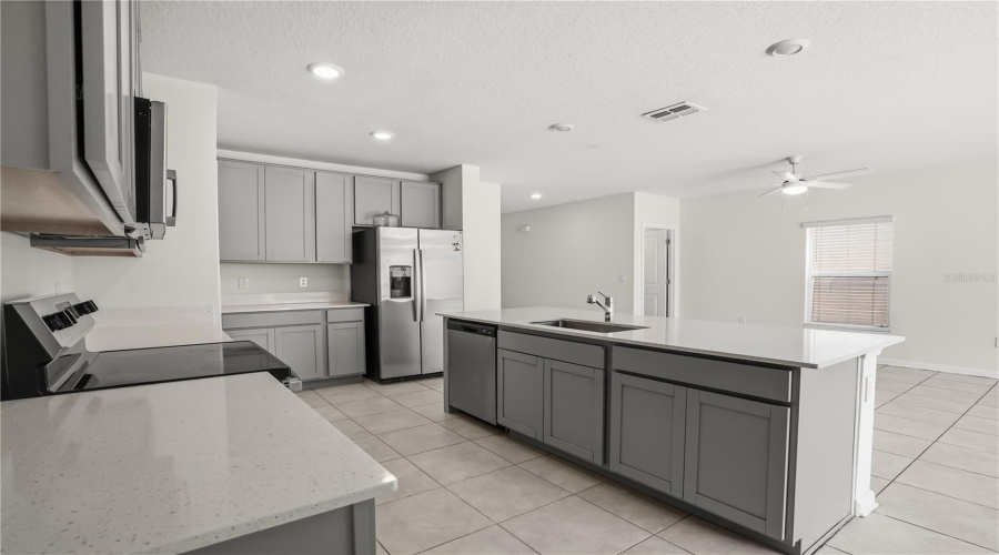 DAVENPORT, Florida 33837, 6 Bedrooms Bedrooms, ,3 BathroomsBathrooms,Residential,For Sale,WHITE WATER,0,MFRO6420169