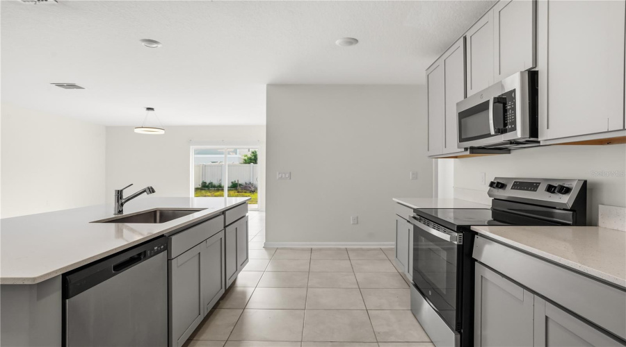 DAVENPORT, Florida 33837, 6 Bedrooms Bedrooms, ,3 BathroomsBathrooms,Residential,For Sale,WHITE WATER,0,MFRO6420169