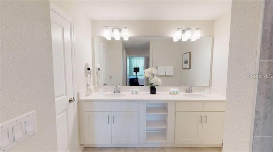 KISSIMMEE, Florida 34746, 3 Bedrooms Bedrooms, ,2 BathroomsBathrooms,Residential,For Sale,PARADOX,0,MFRS5152537