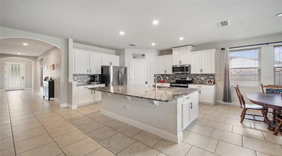 DAVENPORT, Florida 33837, 4 Bedrooms Bedrooms, ,2 BathroomsBathrooms,Residential,For Sale,SEATTLE SLEW,0,MFRO6419621