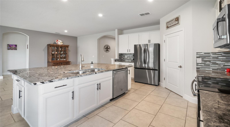 DAVENPORT, Florida 33837, 4 Bedrooms Bedrooms, ,2 BathroomsBathrooms,Residential,For Sale,SEATTLE SLEW,0,MFRO6419621