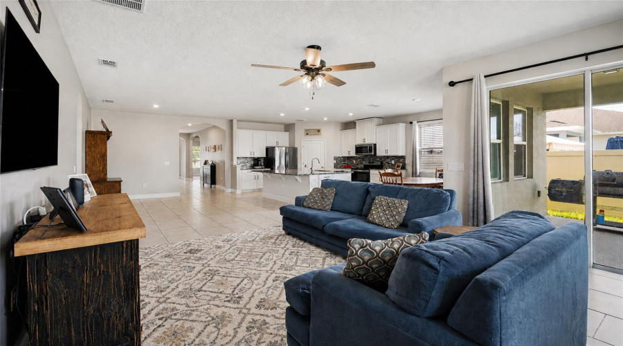 DAVENPORT, Florida 33837, 4 Bedrooms Bedrooms, ,2 BathroomsBathrooms,Residential,For Sale,SEATTLE SLEW,0,MFRO6419621