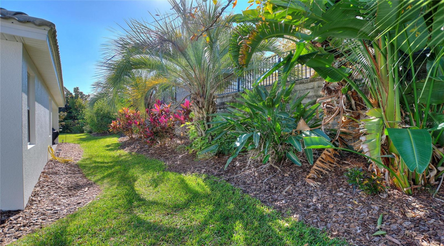 DAVENPORT, Florida 33896, 4 Bedrooms Bedrooms, ,2 BathroomsBathrooms,Residential,For Sale,CLUBMAN DR,0,MFRS5152444