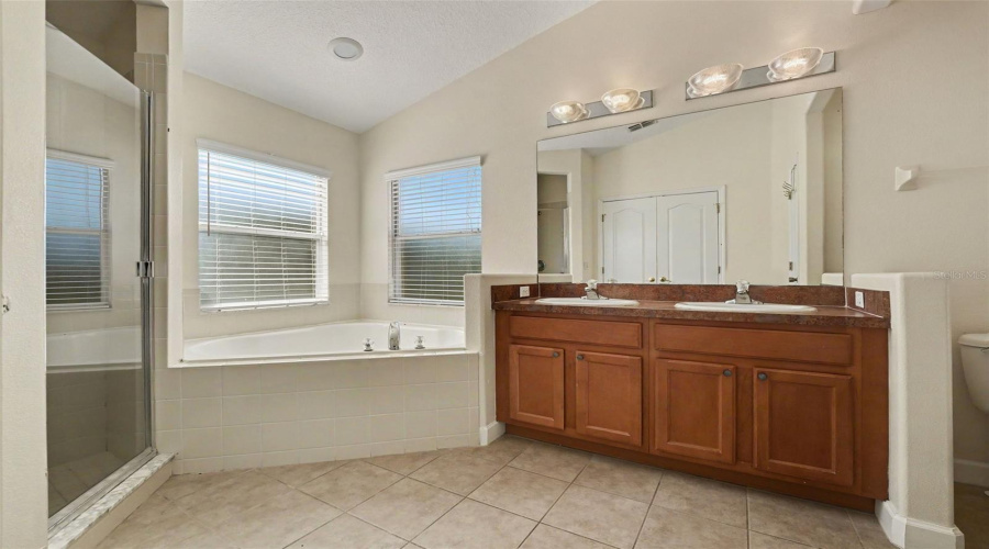 DAVENPORT, Florida 33897, 4 Bedrooms Bedrooms, ,3 BathroomsBathrooms,Residential,For Sale,OLD BRIDGE,0,MFRO6419893