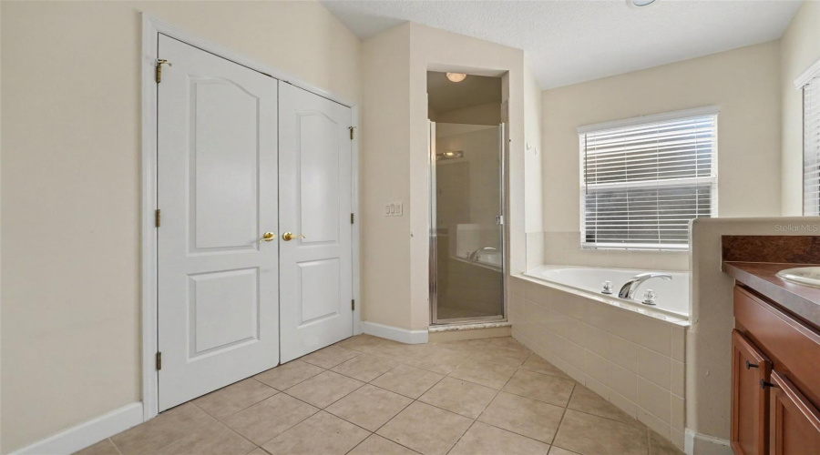 DAVENPORT, Florida 33897, 4 Bedrooms Bedrooms, ,3 BathroomsBathrooms,Residential,For Sale,OLD BRIDGE,0,MFRO6419893