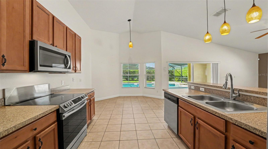 DAVENPORT, Florida 33897, 4 Bedrooms Bedrooms, ,3 BathroomsBathrooms,Residential,For Sale,OLD BRIDGE,0,MFRO6419893