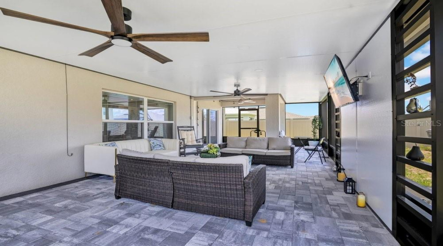 DAVENPORT, Florida 33897, 3 Bedrooms Bedrooms, ,2 BathroomsBathrooms,Residential,For Sale,COSTA BLANCA,0,MFRO6419640