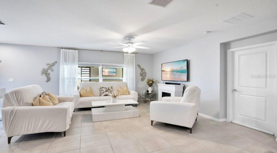 DAVENPORT, Florida 33897, 3 Bedrooms Bedrooms, ,2 BathroomsBathrooms,Residential,For Sale,COSTA BLANCA,0,MFRO6419640