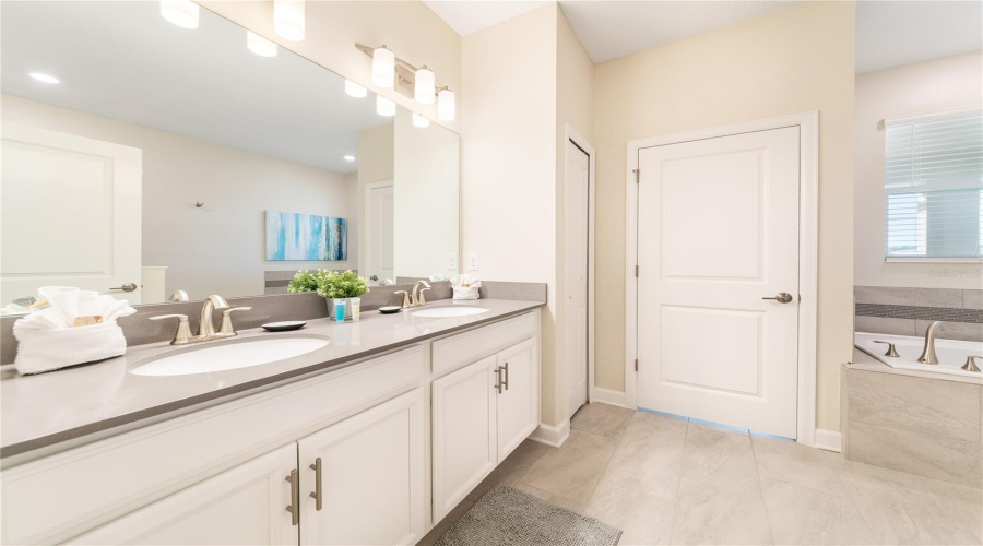 DAVENPORT, Florida 33896, 8 Bedrooms Bedrooms, ,5 BathroomsBathrooms,Residential,For Sale,CABOT CLIFFS,0,MFRGC541459