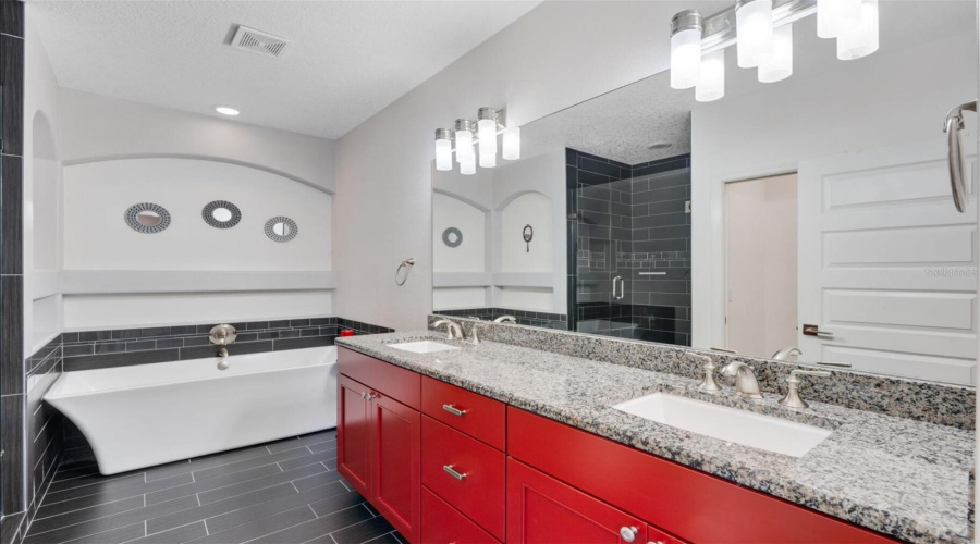 KISSIMMEE, Florida 34746, 5 Bedrooms Bedrooms, ,3 BathroomsBathrooms,Residential,For Sale,INDIAN MOUND,0,MFRO6420257
