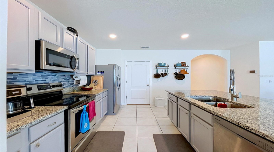 DAVENPORT, Florida 33837, 3 Bedrooms Bedrooms, ,2 BathroomsBathrooms,Residential,For Sale,LUDISIA,0,MFRB4902299