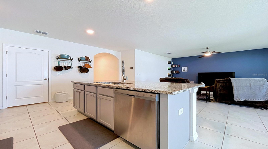 DAVENPORT, Florida 33837, 3 Bedrooms Bedrooms, ,2 BathroomsBathrooms,Residential,For Sale,LUDISIA,0,MFRB4902299