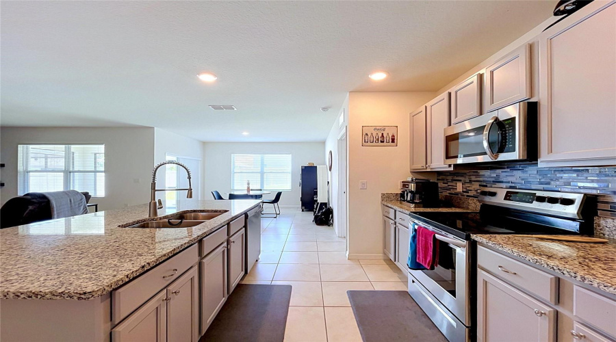 DAVENPORT, Florida 33837, 3 Bedrooms Bedrooms, ,2 BathroomsBathrooms,Residential,For Sale,LUDISIA,0,MFRB4902299