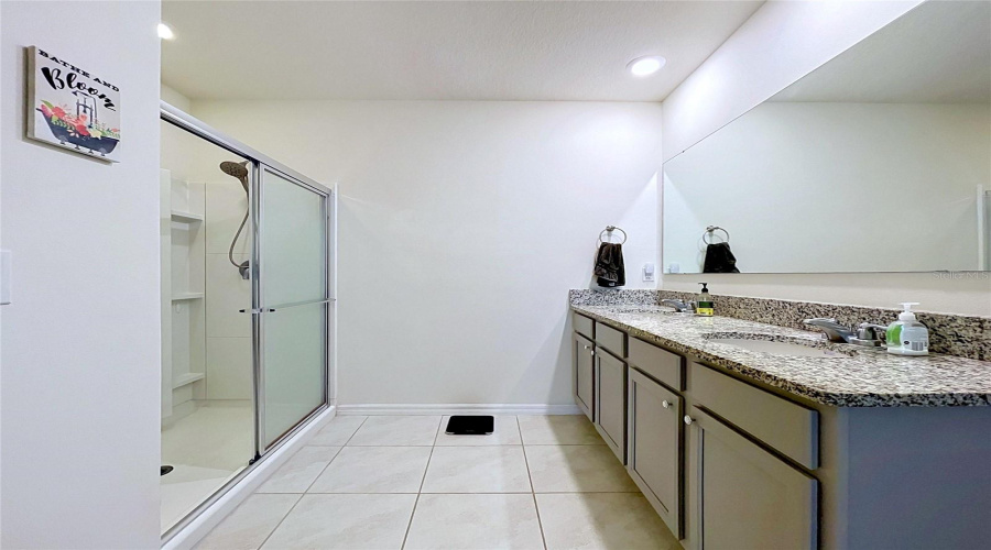 DAVENPORT, Florida 33837, 3 Bedrooms Bedrooms, ,2 BathroomsBathrooms,Residential,For Sale,LUDISIA,0,MFRB4902299