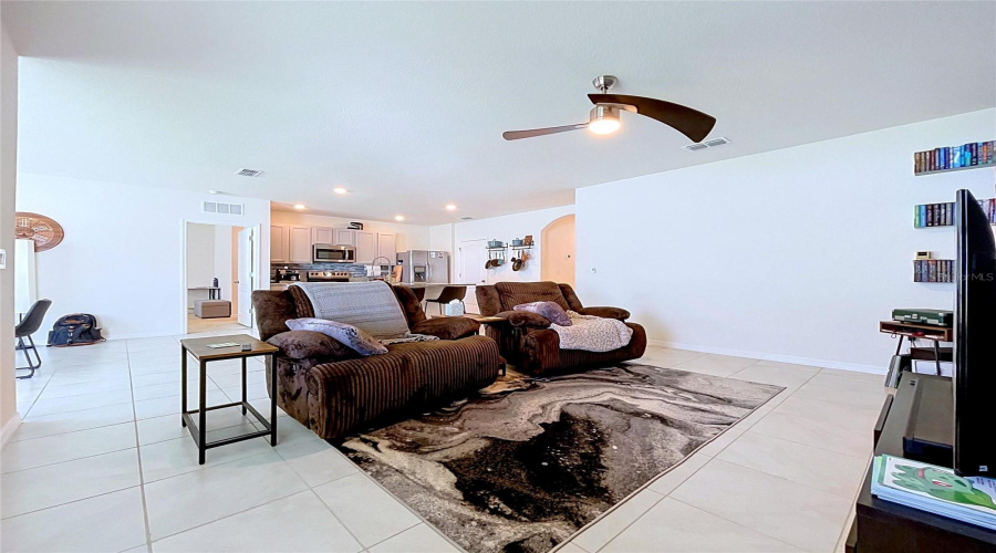 DAVENPORT, Florida 33837, 3 Bedrooms Bedrooms, ,2 BathroomsBathrooms,Residential,For Sale,LUDISIA,0,MFRB4902299
