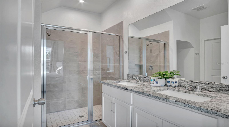 KISSIMMEE, Florida 34747, 5 Bedrooms Bedrooms, ,4 BathroomsBathrooms,Residential,For Sale,ZABALLINA,0,MFRO6356513
