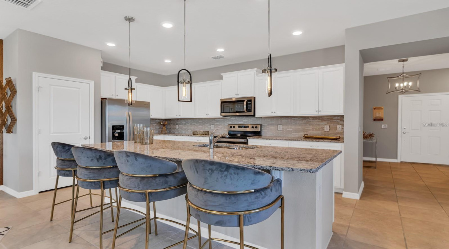 DAVENPORT, Florida 33897, 5 Bedrooms Bedrooms, ,4 BathroomsBathrooms,Residential,For Sale,JETTY,0,MFRO6419919