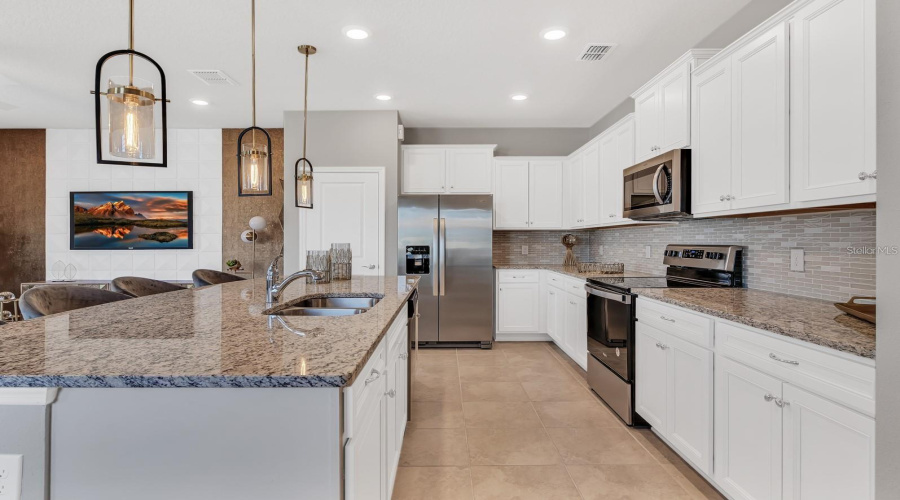 DAVENPORT, Florida 33897, 5 Bedrooms Bedrooms, ,4 BathroomsBathrooms,Residential,For Sale,JETTY,0,MFRO6419919