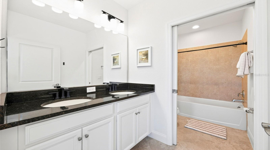 Primary en-suite bath.