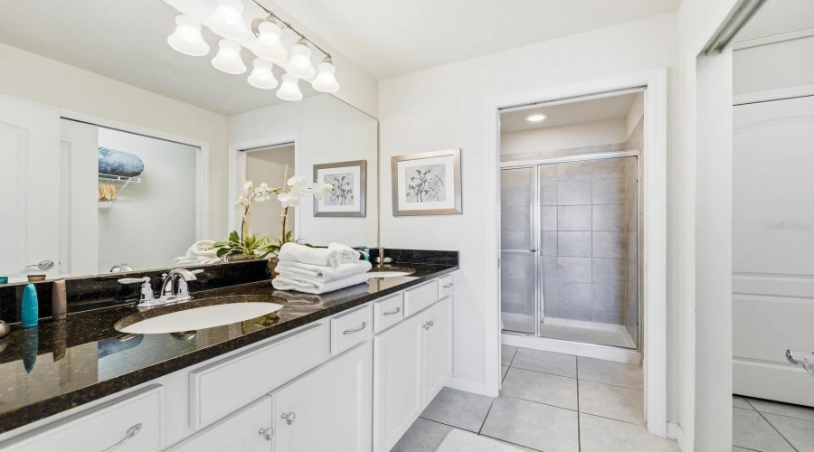 KISSIMMEE, Florida 34747, 5 Bedrooms Bedrooms, ,4 BathroomsBathrooms,Residential,For Sale,GENEVE,0,MFRO6420355