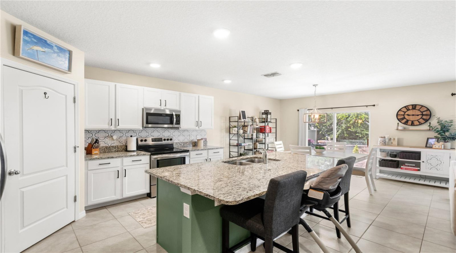 KISSIMMEE, Florida 34747, 5 Bedrooms Bedrooms, ,3 BathroomsBathrooms,Residential,For Sale,ALBA,0,MFRO6420378