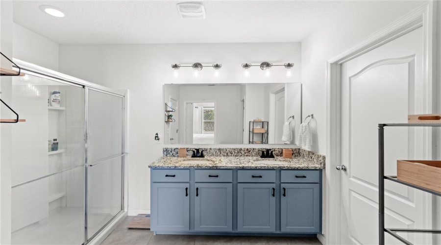 KISSIMMEE, Florida 34747, 5 Bedrooms Bedrooms, ,3 BathroomsBathrooms,Residential,For Sale,ALBA,0,MFRO6420378