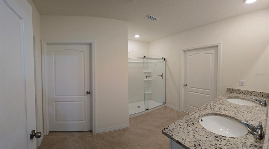 DAVENPORT, Florida 33837, 5 Bedrooms Bedrooms, ,3 BathroomsBathrooms,Residential,For Sale,NUMA FALLS,0,MFRS5128944