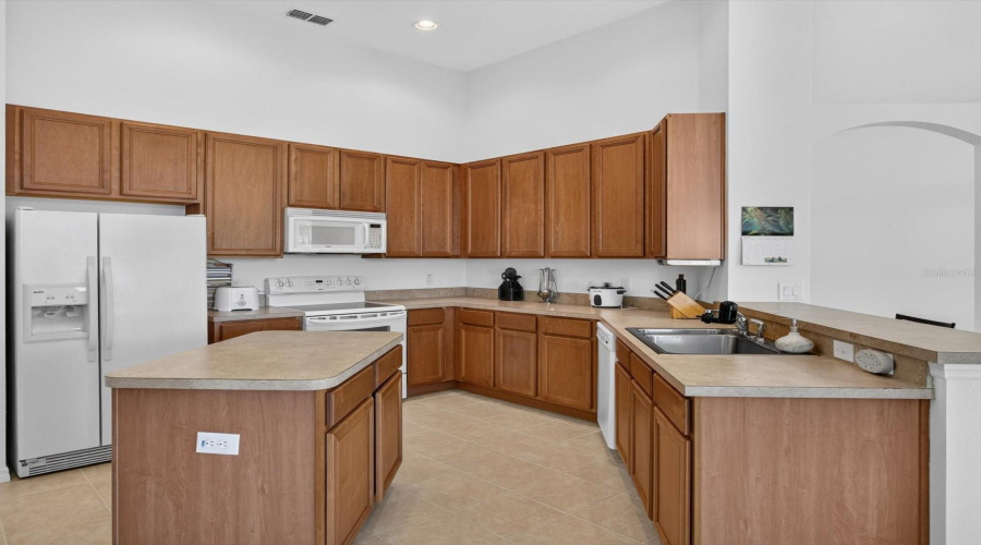 KISSIMMEE, Florida 34746, 4 Bedrooms Bedrooms, ,3 BathroomsBathrooms,Residential,For Sale,RAMBLING OAKS,0,MFRO6418529