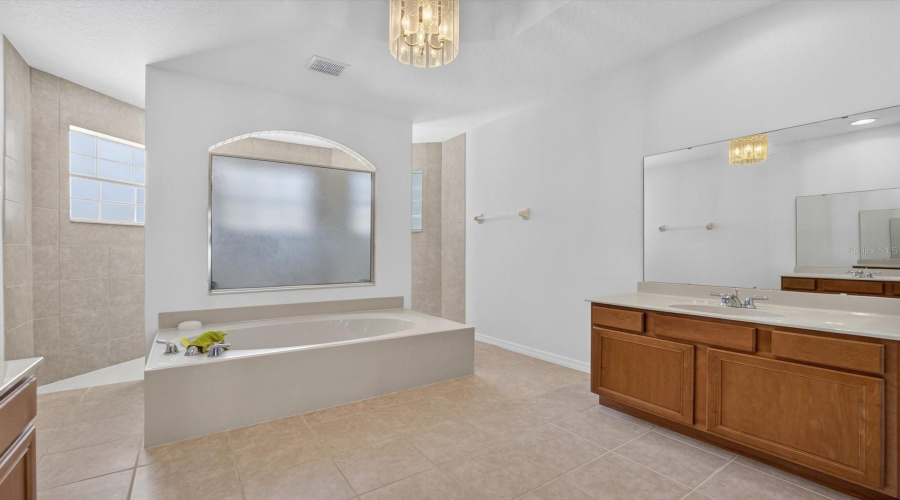 KISSIMMEE, Florida 34746, 4 Bedrooms Bedrooms, ,3 BathroomsBathrooms,Residential,For Sale,RAMBLING OAKS,0,MFRO6418529