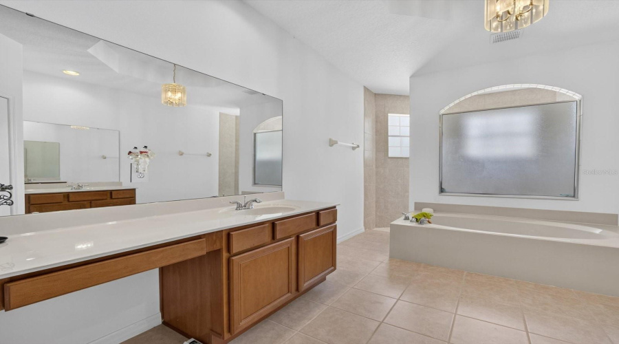 KISSIMMEE, Florida 34746, 4 Bedrooms Bedrooms, ,3 BathroomsBathrooms,Residential,For Sale,RAMBLING OAKS,0,MFRO6418529