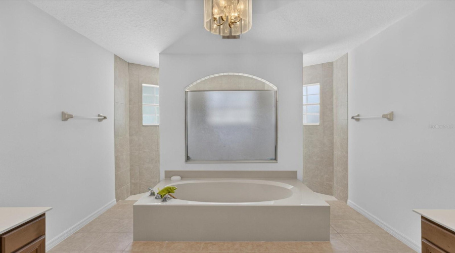 KISSIMMEE, Florida 34746, 4 Bedrooms Bedrooms, ,3 BathroomsBathrooms,Residential,For Sale,RAMBLING OAKS,0,MFRO6418529