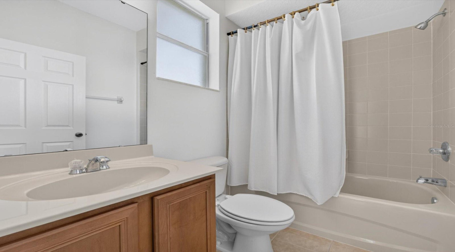 KISSIMMEE, Florida 34746, 4 Bedrooms Bedrooms, ,3 BathroomsBathrooms,Residential,For Sale,RAMBLING OAKS,0,MFRO6418529