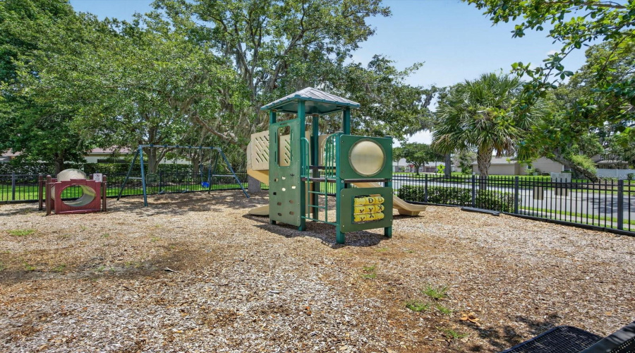 KISSIMMEE, Florida 34746, 4 Bedrooms Bedrooms, ,3 BathroomsBathrooms,Residential,For Sale,RAMBLING OAKS,0,MFRO6418529