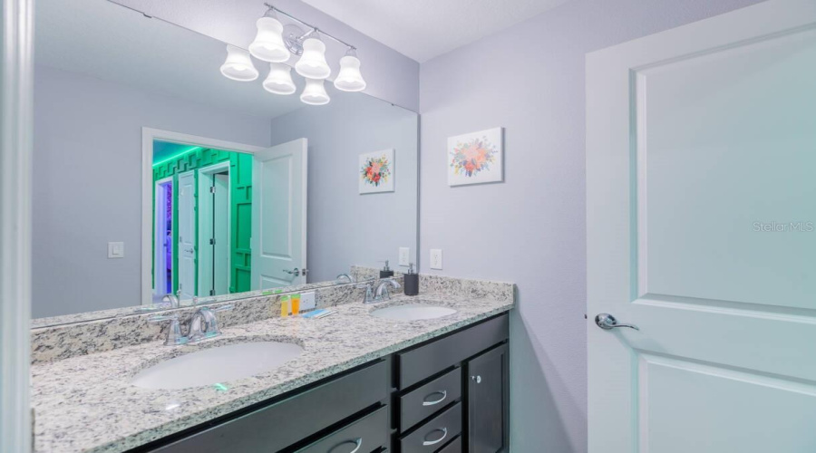 DAVENPORT, Florida 33897, 5 Bedrooms Bedrooms, ,4 BathroomsBathrooms,Residential,For Sale,PARADISE,0,MFRO6420344