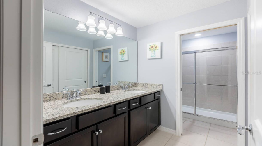 DAVENPORT, Florida 33897, 5 Bedrooms Bedrooms, ,4 BathroomsBathrooms,Residential,For Sale,PARADISE,0,MFRO6420344