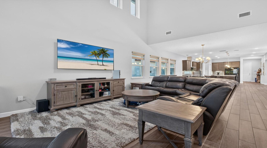 20' ceilings with so much natural light