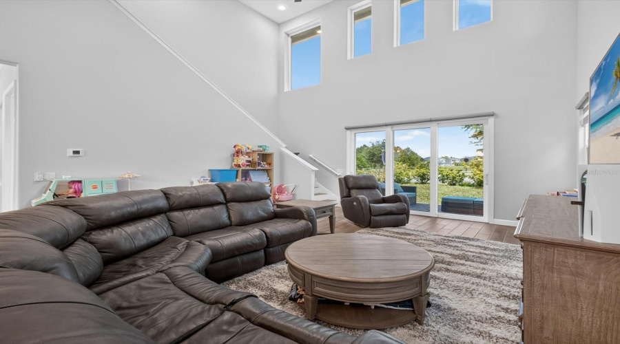 20' ceilings with so much natural light