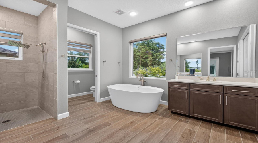 Primary suite has a luxurious bathroom