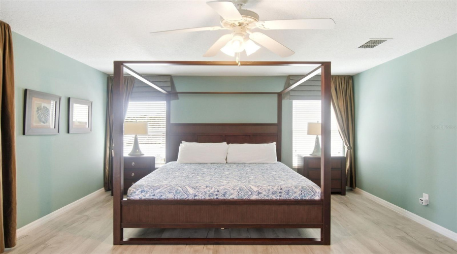DAVENPORT, Florida 33896, 5 Bedrooms Bedrooms, ,4 BathroomsBathrooms,Residential,For Sale,NORFOLK,0,MFRG5114040