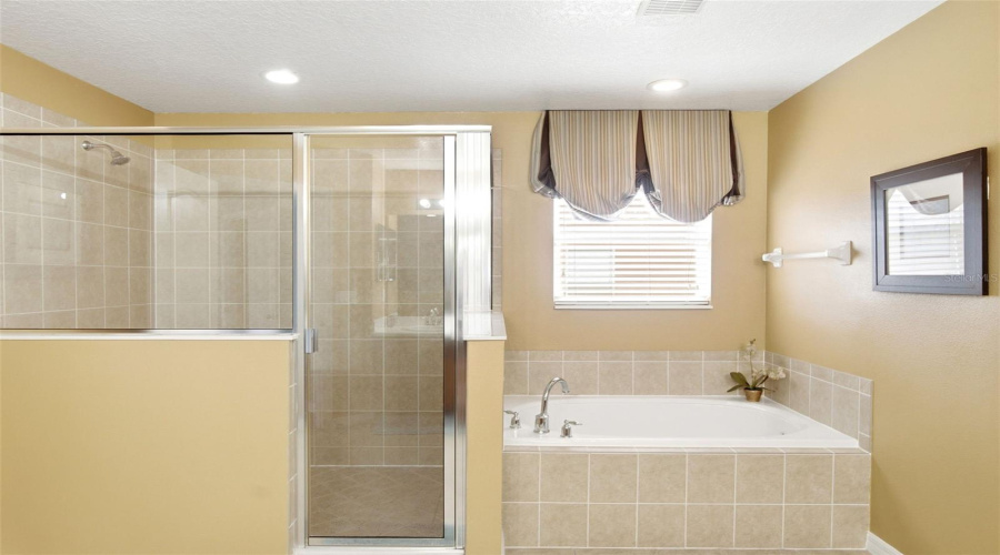 DAVENPORT, Florida 33896, 5 Bedrooms Bedrooms, ,4 BathroomsBathrooms,Residential,For Sale,NORFOLK,0,MFRG5114040