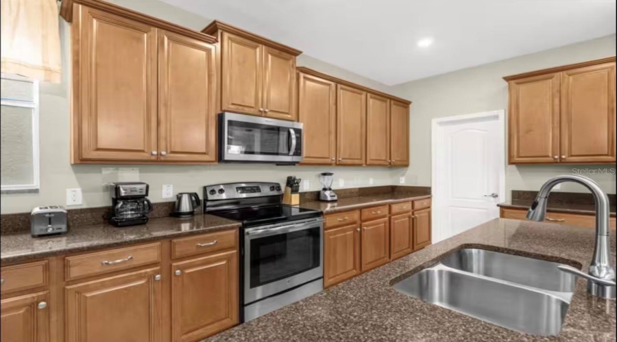 KISSIMMEE, Florida 34747, 5 Bedrooms Bedrooms, ,5 BathroomsBathrooms,Residential,For Sale,BANANA PALM,0,MFRO6412256