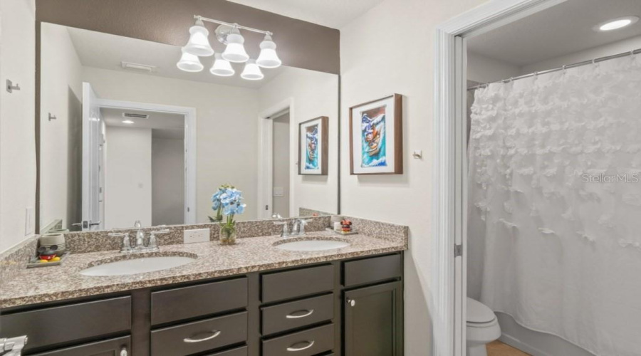 KISSIMMEE, Florida 34747, 5 Bedrooms Bedrooms, ,4 BathroomsBathrooms,Residential,For Sale,GENEVE,0,MFRO6420591
