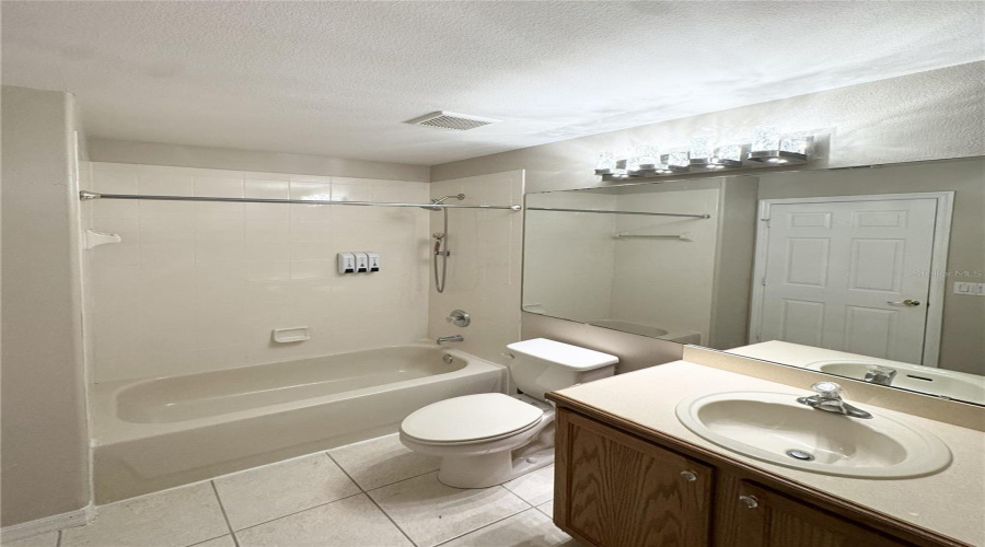 Second En-Suite Bathroom
