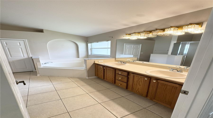 KISSIMMEE, Florida 34747, 4 Bedrooms Bedrooms, ,3 BathroomsBathrooms,Residential,For Sale,ONEIDA,0,MFRO6420584