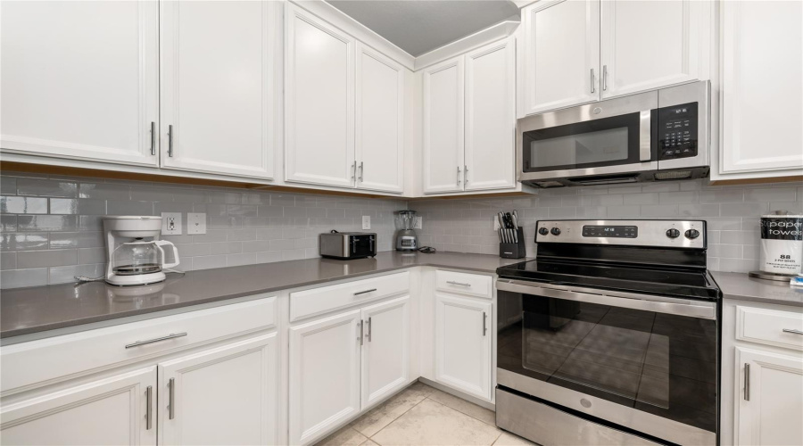 DAVENPORT, Florida 33896, 3 Bedrooms Bedrooms, ,2 BathroomsBathrooms,Residential,For Sale,SPLASH SHOT,0,MFRO6420495